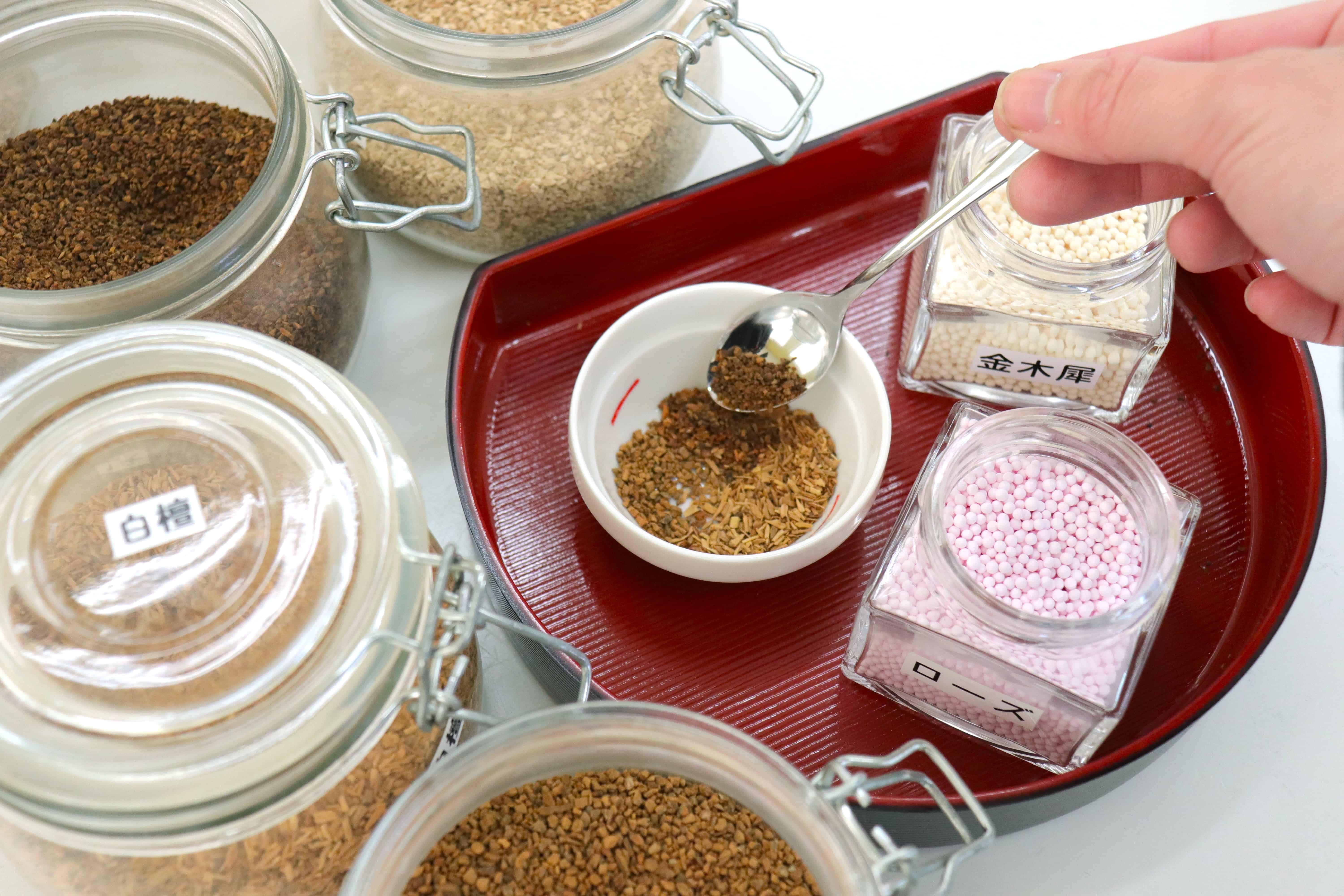 淡路島旅行の記念に形として残る香りの思い出を。19種類の香りからデザインする自分だけの「匂い袋づくり」体験。