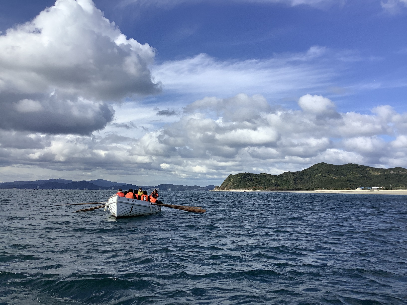 仲間と漕ぐ淡路島の海!海風切る爽快感!心をひとつに生まれる一体感!カッター体験でいざ海上へ!